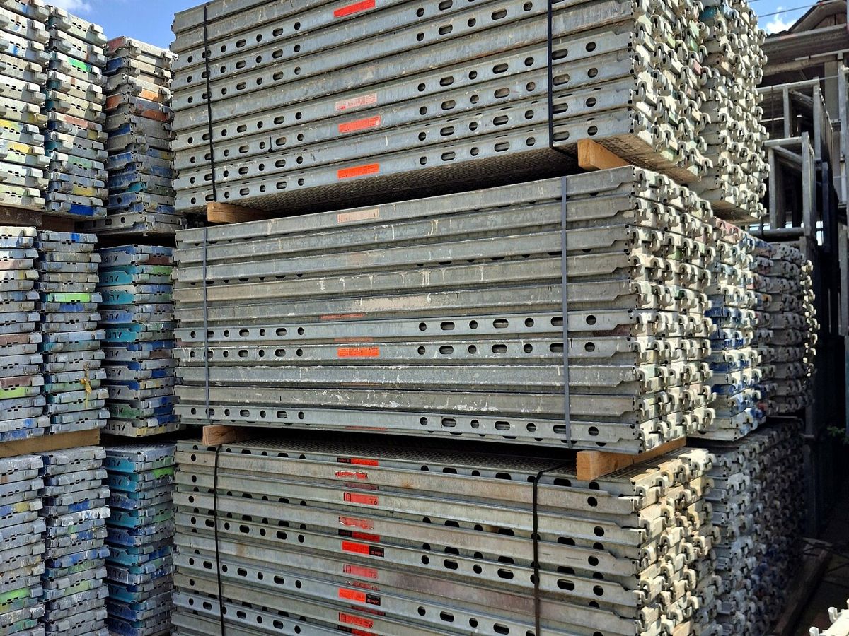 Steel decks 2.07 m – bulk lot of 10,000 pieces, Layher and Altrad/Assco